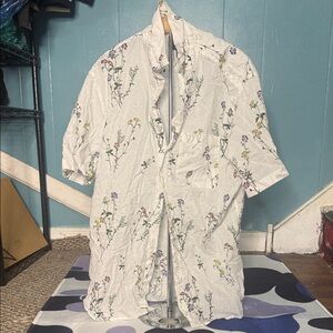 H&M White Floral Short-Sleeve Button-Down Shirt